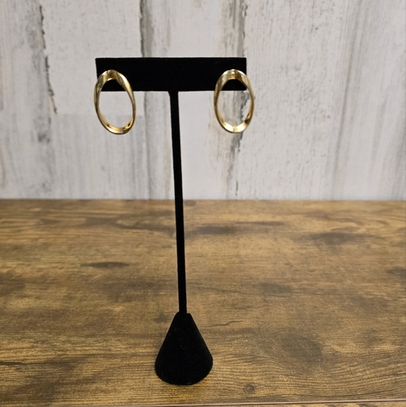 Jewelry - Goldtone Hoop Earrings